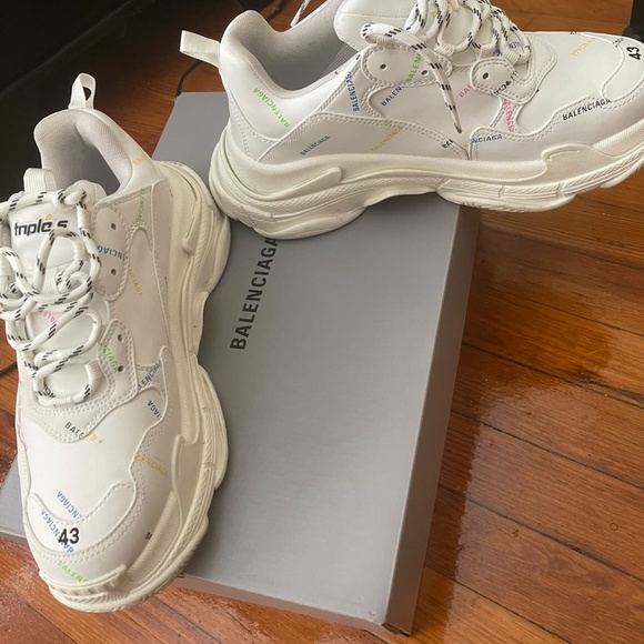 Balenciaga - Picture 2 of 3